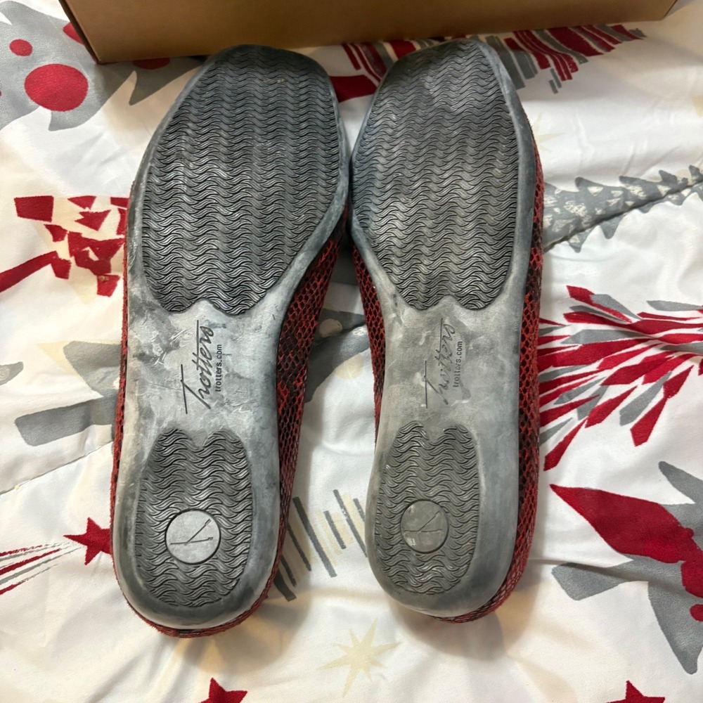 R by Trotters Tosha Red Snakeskin Loafer Flats‎ Women's Size 9W Slip On New - Picture 9 of 10